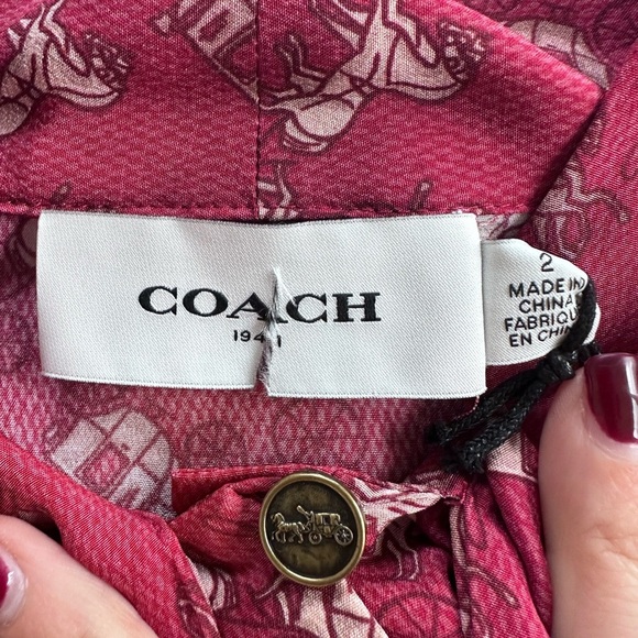 Coach Horse & Carriage Print Tie Neck Blouse Size 2 100% Silk NEW - Picture 9 of 10